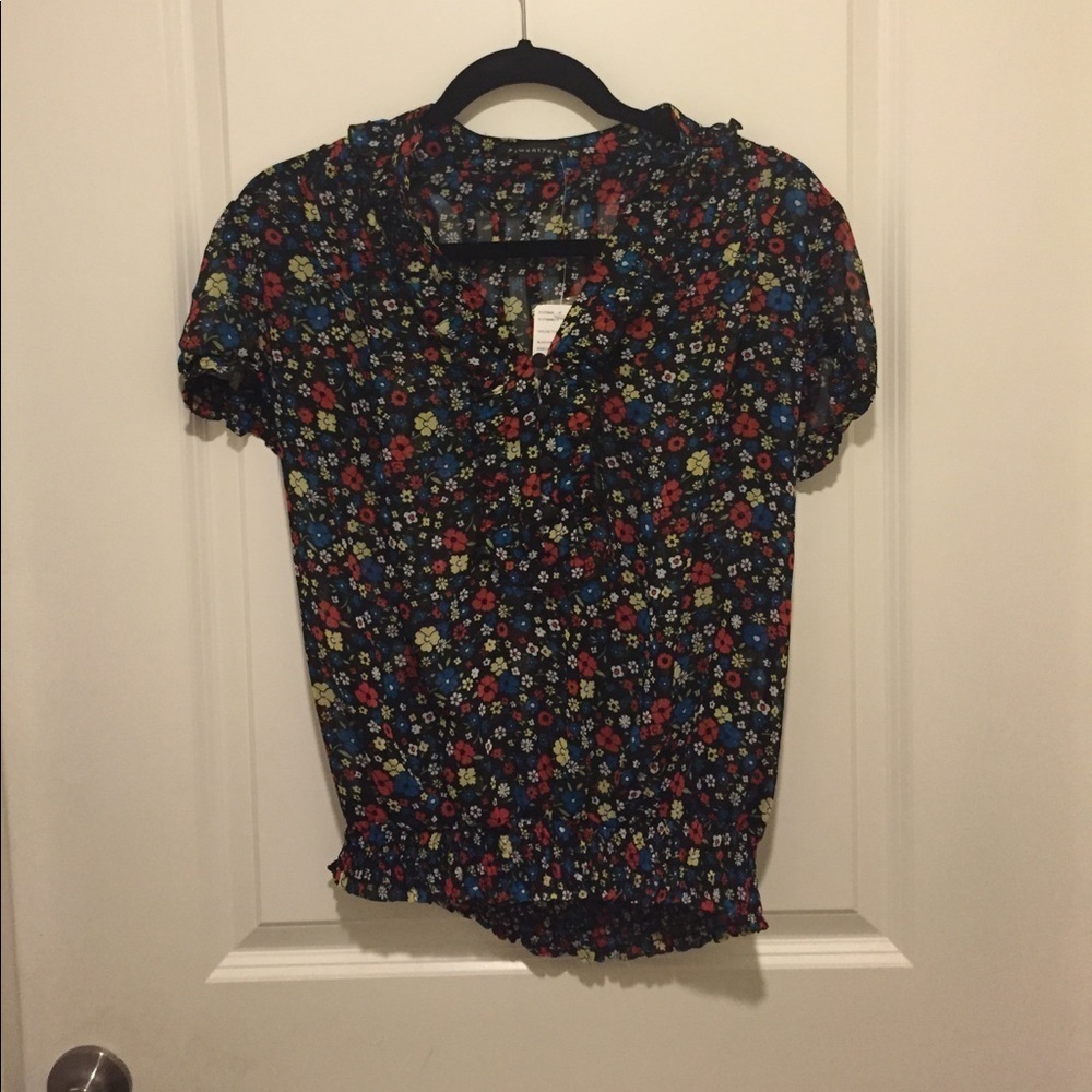 Flowered short sleeve blouse